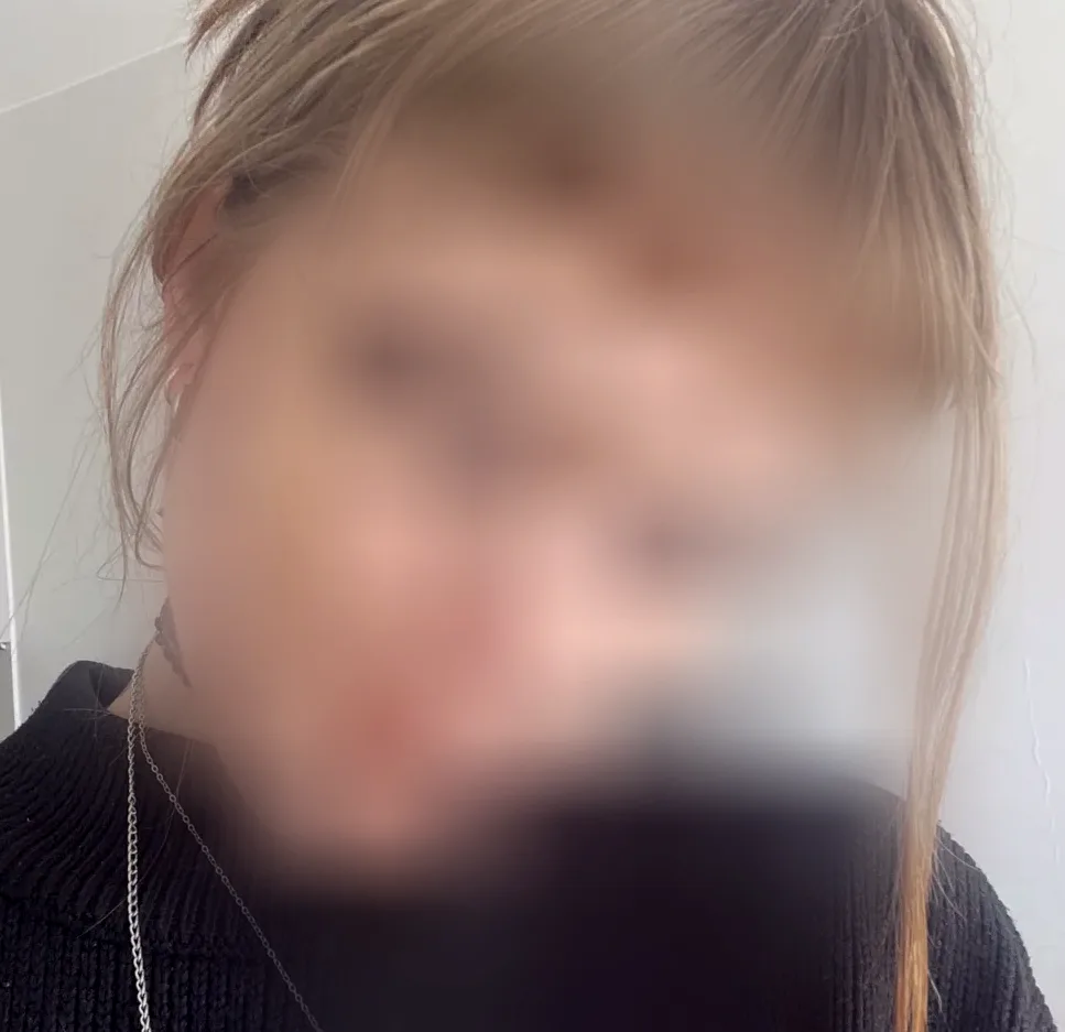 Ayse, 19