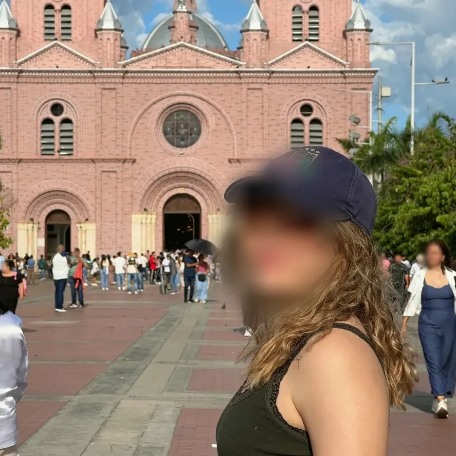 Daniela, 25