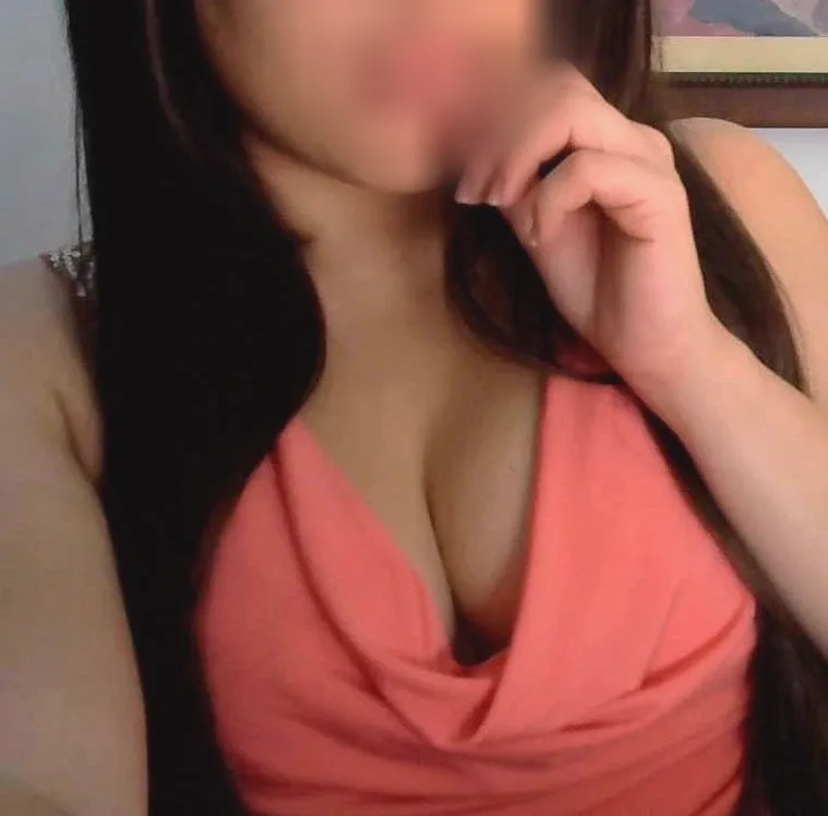 Daniela, 32