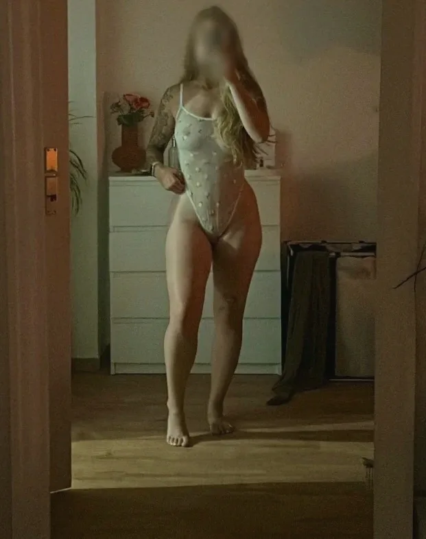Juliane, 25