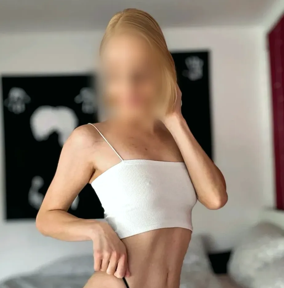 Kira, 30