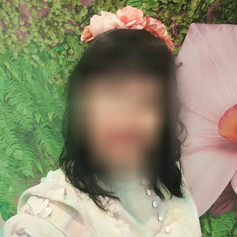 Nina, 31